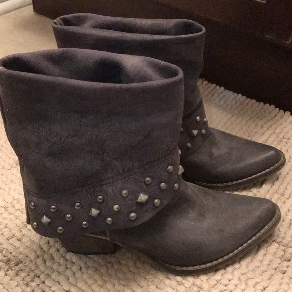 Grey boots from Italy